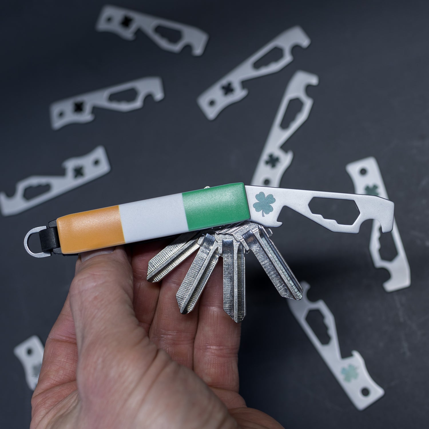 Custom engraved Shamrock MOCA Tool next to 4 keys in a Keyport Pivot 2.0 with Italy Faceplate