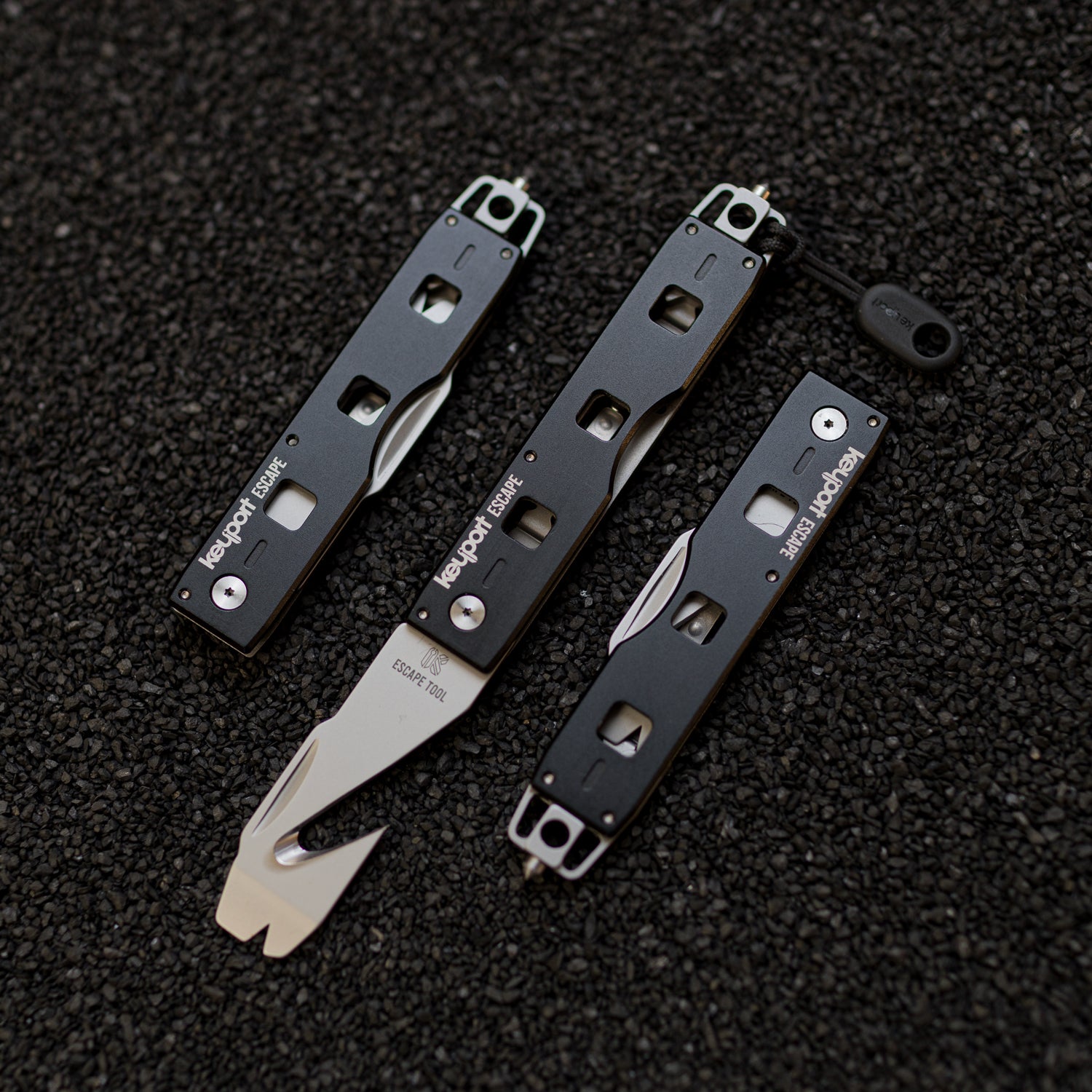 Seatbelt Cutter Self Defense Keychain 1Pcs Window Breaker 3-in-1 Car Glass Breaker Keychain Emergency Escape Tool For Land And Underwater Car Safety Hammer Automotive Life Safety Tools Kit I.359065852 Glass Breaker And