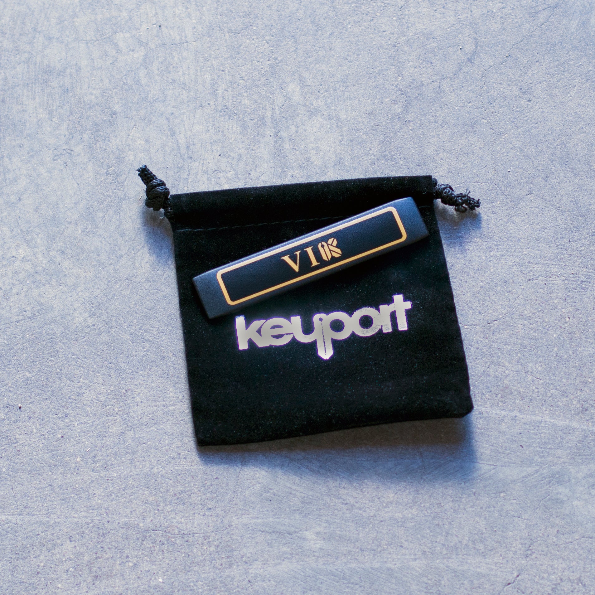 Keyport Faceplate vik on black pouch